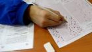 طالب يغش بـ«الذكاء الاصطناعي».. شبكة اتصالات في 3 أماكن بجسده