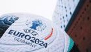 أنقذه والده.. لاعب بلا حذاء في معسكر «يورو 2024»