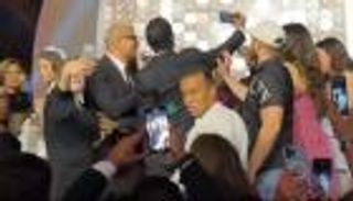 أغلى «قلم» في مصر.. محامي «المضروب» من عمرو دياب يطلب مليار جنيه تعويضا