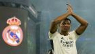 «تعرف ما تفعله».. جماهير كرة القدم تشيد بكيم كارداشيان بسبب بيلينغهام