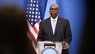 لويد أوستن في يوم اجتماع وزراء دفاع الناتو في بروكسل