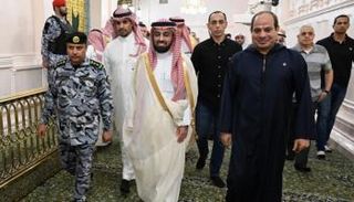 السيسي  خلال زيارته المسجد النبوي