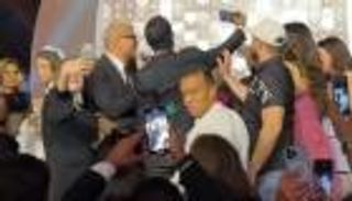 الشاب «المصفوع» من عمرو دياب: لن أضرب رجلاً بعمر والدي (فيديو)