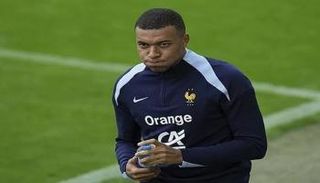 كيليان مبابي قائد منتخب فرنسا