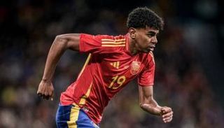 لامين يامال نجم إسبانيا وبرشلونة