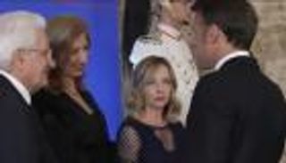 ميلوني وماكرون.. أزمة أكبر من النظرات