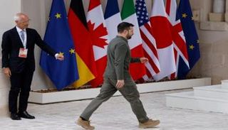 لرئيس الأوكراني فولوديمير زيلينسكي لدى وصوله إيطاليا لحضور قمة السبع