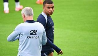 كيليان مبابي قائد منتخب فرنسا