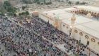 آلاف من المصريين يؤدون صلاة عيد الأضحى بمسجد عمرو بن العاص 