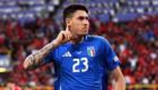 «معدل ذكاء 1000».. قصة أجمل ضربة ركنية في تاريخ اليورو (فيديو)