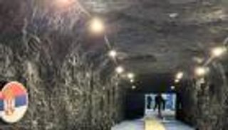 منجم فحم.. نفق ملعب مباراة إنجلترا وصربيا يخطف الأنظار (فيديو)