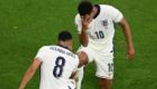 لعبة مغمورة وهدف إنساني.. سر احتفال بيلينغهام وأرنولد في يورو 2024