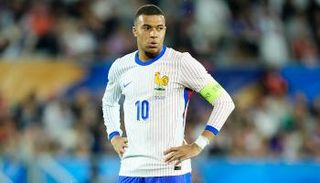 كيليان مبابي بقميص منتخب فرنسا