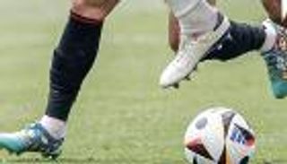 «سوبر ماريو».. أغرب حذاء في يورو 2024 (صور)