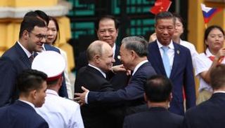 رئيس فيتنام مستقبلا بوتين