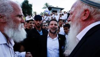 سموتريتش يشارك في مسيرة بالقدس