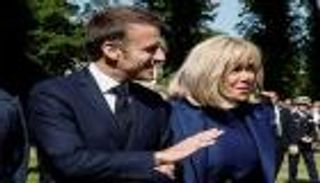 زوجة ماكرون «متحولة جنسيا».. ادعاء يضع امرأتين فرنسيتين أمام القضاء