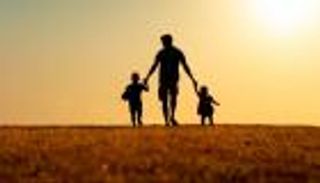 غرائب عن يوم الأب.. 7 تواريخ مختلفة للاحتفال وهدايا بمليار دولار للآباء في أمريكا