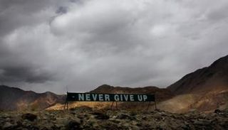 لافتة للجيش الهندي بقرب الحدود مع الصين