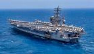 واشنطن تكذب ادعاءات الحوثيين بشأن استهداف «أيزنهاور»