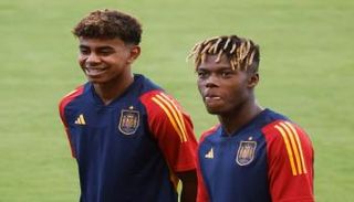نيكو ويليامز ولامين يامال في منتخب إسبانيا
