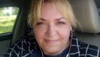 في بث مباشر.. مذيعة تفقد وعيها بسبب ضربة شمس (فيديو)