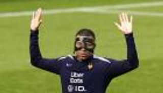 باحتفال القناع.. مبابي يخطط لكسر نحسه في يورو 2024 (فيديو)