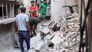 عملية بحث عن ناجين تحت الأنقاض "أ ف ب"