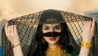 البرقع الإماراتي يحصد جائزة في معرض فني باريسي.. وإشادة بصورة «انعكاس كورونا» 