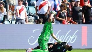 إصابة حكم مباراة بيرو وكندا