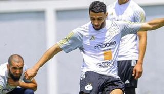 سعيد بن رحمة لاعب منتخب الجزائر