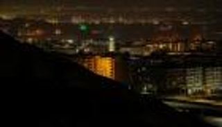 من الشموع للمولدات.. كيف يواجه المصريون انقطاع الكهرباء؟