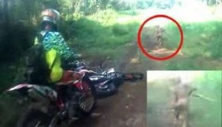 قبيلة "مانتي" البدائية في إندونيسيا