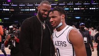 ليبرون جيمس ونجله 