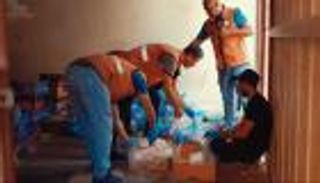 إمارات الخير تساند النازحين.. «الفارس الشهم 3» توزع الدجاج في دير البلح بغزة