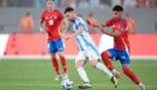 في غياب ميسي.. كيف يلعب منتخب الأرجنتين أمام بيرو؟