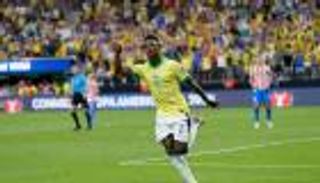 بضربة ثنائية.. فينيسيوس يكسر نحسه في كوبا أمريكا