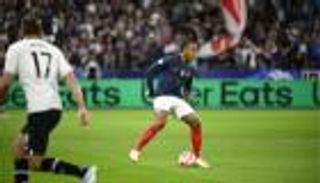 كشف «تسلل» اليمين المتطرف.. مدافع منتخب فرنسا يهاجم «التجمع الوطني»