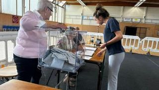 مركز اقتراع في فرنسا