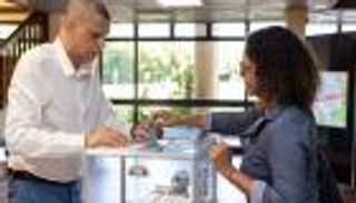 انتخابات فرنسا.. اليمين المتطرف يتصدر الاستطلاع الأخير