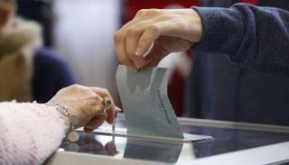 جانب من عملية التصويت بانتخابات فرنسا