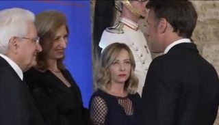 ميلوني خلال استقبال ماكرون في قمة السبع