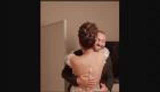 تامر حسني و«ذات الظهر المكشوف».. «حضن» يثير الجدل في العالم العربي