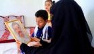 رسائل ودموع.. «جولة مسقط» تنعش آمال ذوي المختطفين لدى الحوثي