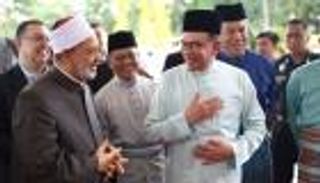 رئيس وزراء ماليزيا يستقبل شيخ الأزهر ويشيد بجهود «حكماء المسلمين»