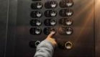 طفل مصري يموت اختناقا بالمصعد.. والسبب «انقطاع الكهرباء»