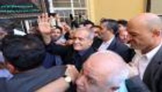 الحريات والدبلوماسية والاقتصاد.. هذا ما ينتظره الإيرانيون من بزشكيان