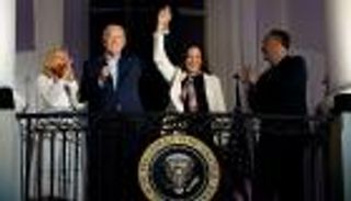 سباق البيت الأبيض.. هل تقفز هاريس من سفينة بايدن؟