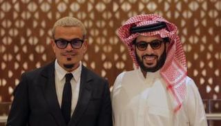 رئيس هيئة الترفيه رفقة عمرو دياب
