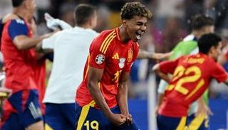 لامين يامال نجم منتخب إسبانيا الواعد